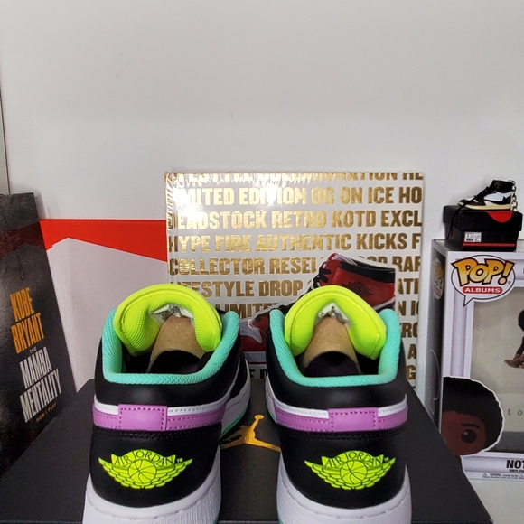 Jordan 1 Low Pastel - Picture 3 of 4